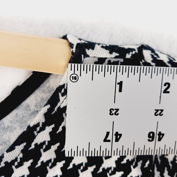 Lauren Ralph Lauren, Black & White Houndstooth Short Sleeve Cotton Top, Medium - Picture 10 of 13